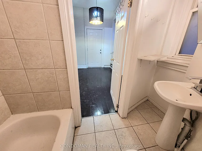 135 John St S #4 — Photo 6