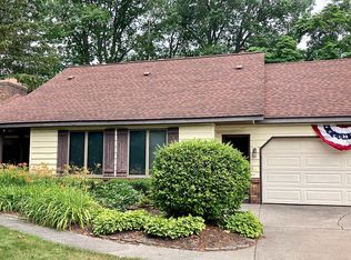 987 Acorn Dr, Holland, MI 49424