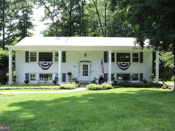 3606 Barkley Dr, Fairfax, VA 22031