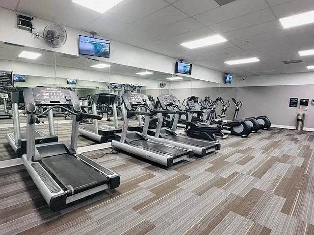 Country Club Lakes Apartments — Photo 7