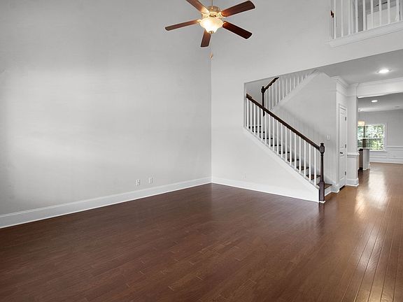 3rd image of 108 Danbury Ct #108