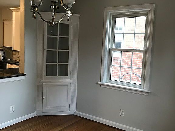 Dining room w/open kitchen 