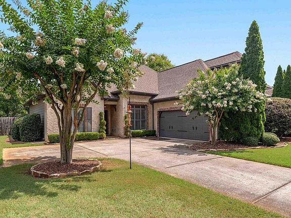 3rd image of 660 Barkley Cir