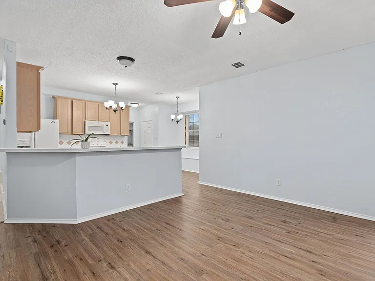 316 Leameadow Dr — Photo 10