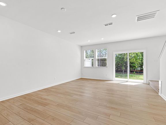 4th image of 142 Parker Ln