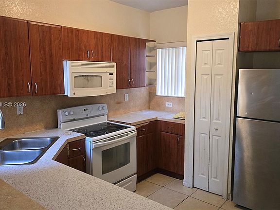2nd image of 671 SW 10th St