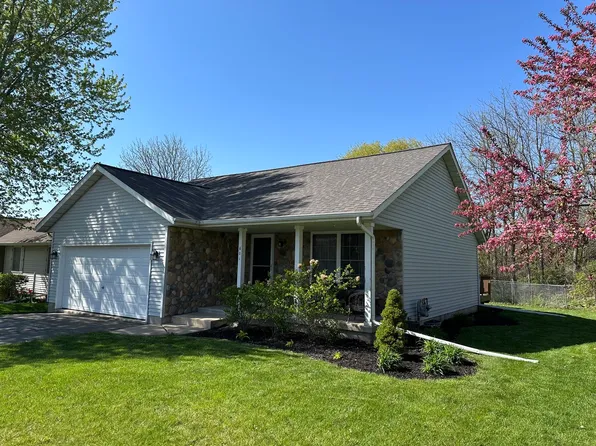 601 Tyler St, Genoa, IL 60135