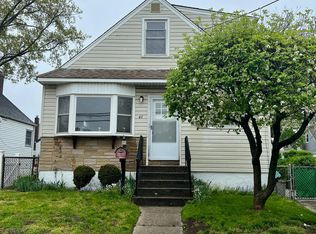 43 Spring Garden St, Valley Stream, NY 11580