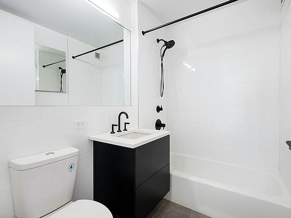 4th image of 250 E Houston St APT 9G