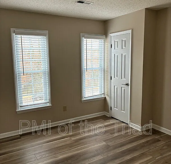 10 Creekstone Ct — Photo 16