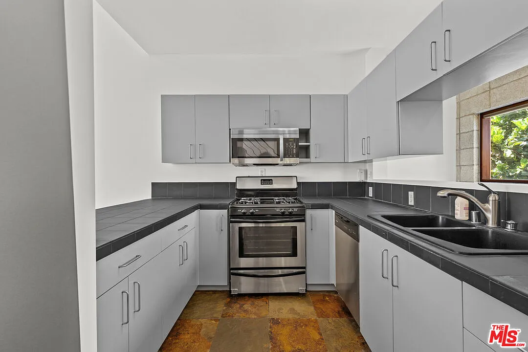 2 bed, 3.0 bath, 1263 sqft, $7,000 — Photo 4