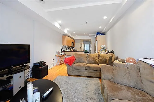 1 bed, 700 sqft, $3,200 — Photo 3