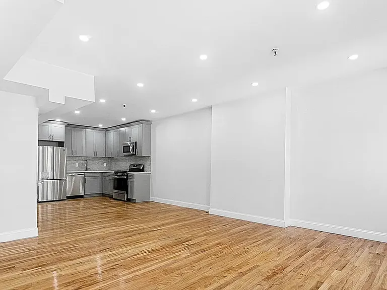 544 6th Ave #2 — Photo 4