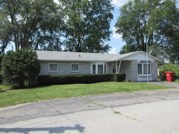 310 S Boone St, Reynolds, IN 47980