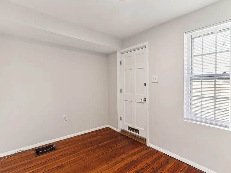 304 Sears St — Photo 8