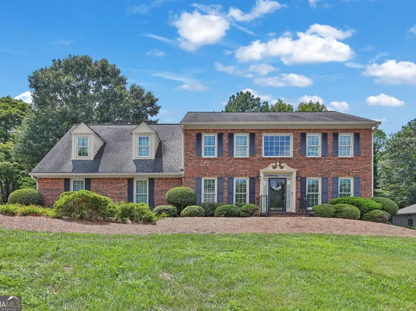 1901 Travers Cir, Lawrenceville, GA 30044