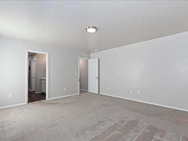2044 Kodiak St — Photo 31