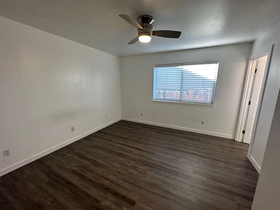1st image of 901 NE Hidden Valley Dr Unit 1