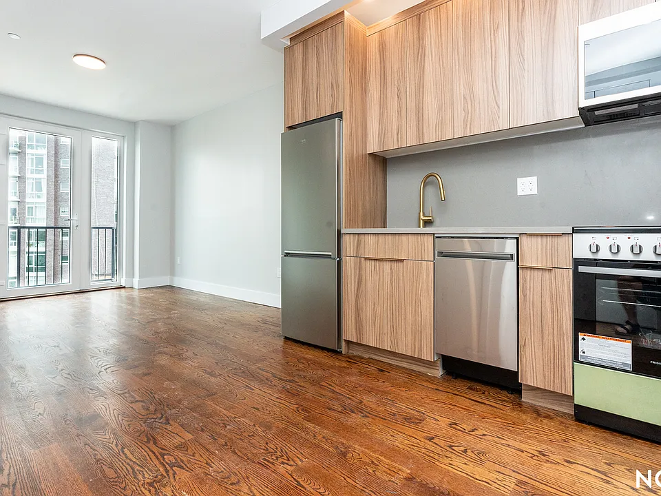 31-61 Vernon Blvd #8G