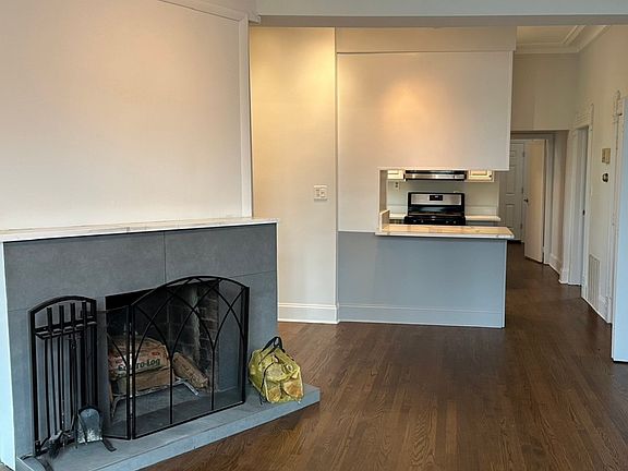 5th image of 208 W Willow St #3
