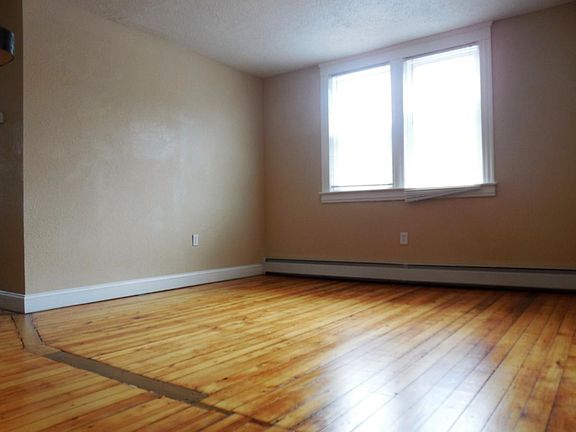 4th image of 794 Smithfield Ave APT 3