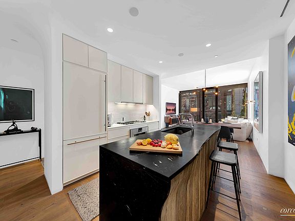3rd image of 325 W Broadway APT 3C