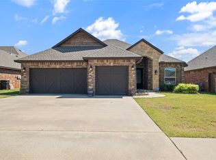 1716 NE 25th St, Moore, OK 73160