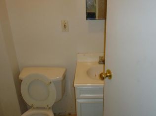 2609 Carnahan St, Eldorado, IL 62930