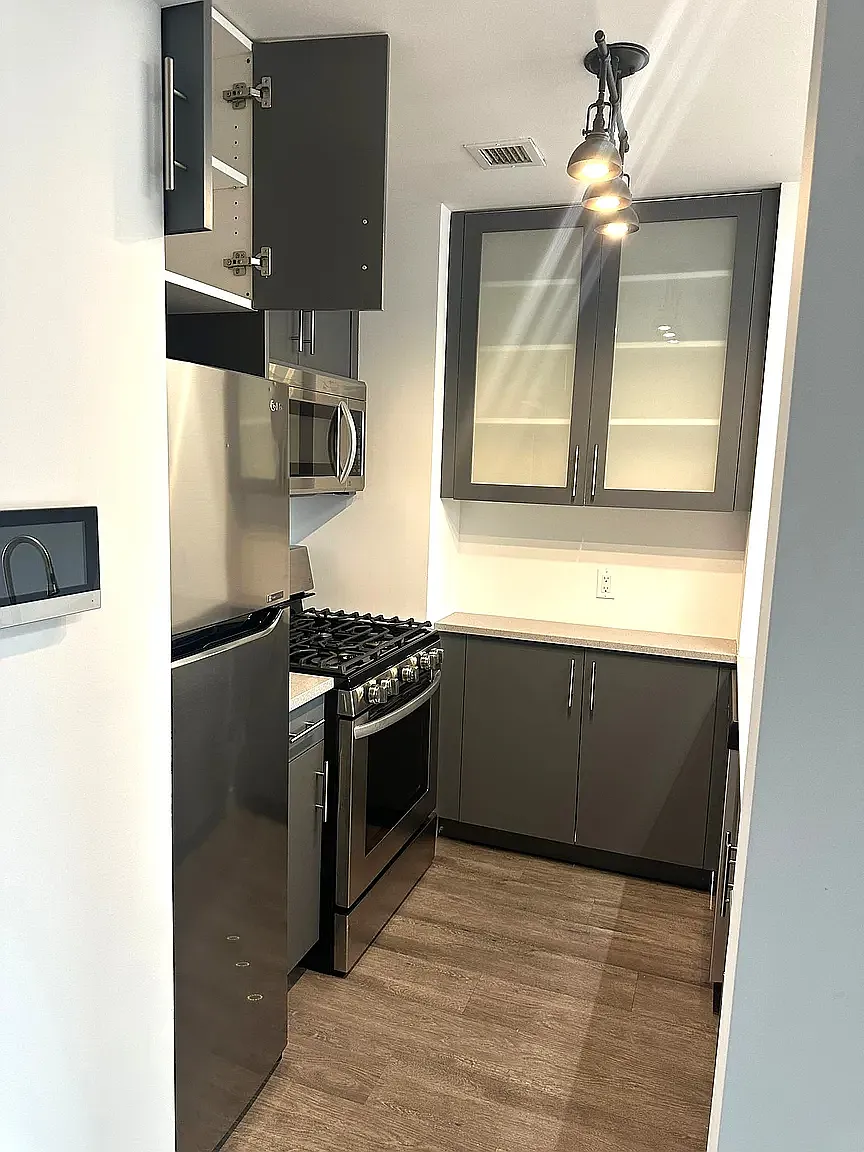 11 Cooper Street — Photo 2