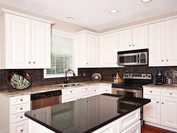 Kitchen with 42" cabinets