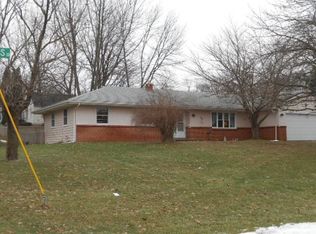 520 Park Er Woods Dr, Rockford, IL 61102