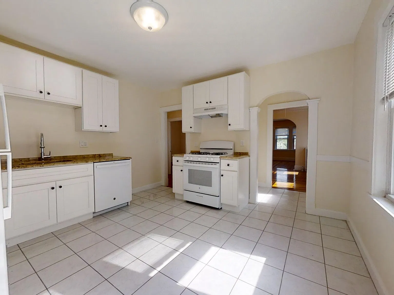 2 bed, 1000 sqft, $2,500 — Photo 3
