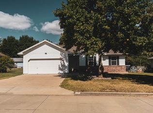 705 W Pearl St, Bolivar, MO 65613