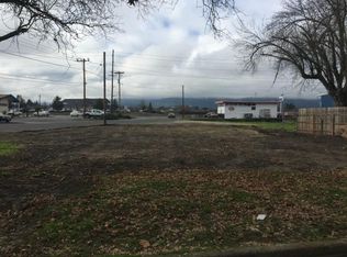 466 S 1st St, Central Point, OR 97502
