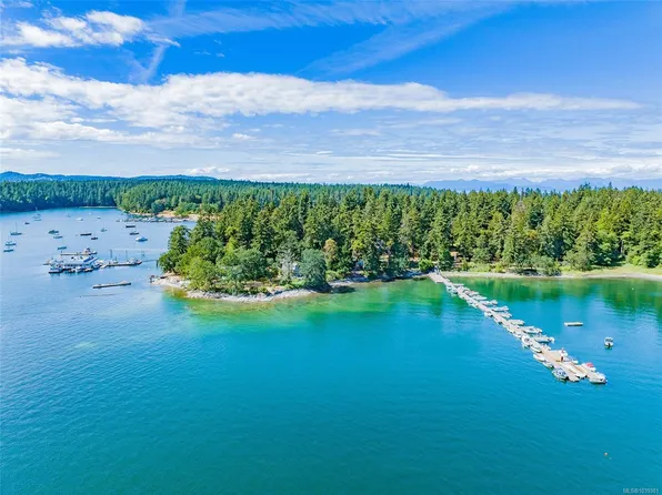 7 Pirates Ln, Protection Island, BC V0R 2H0