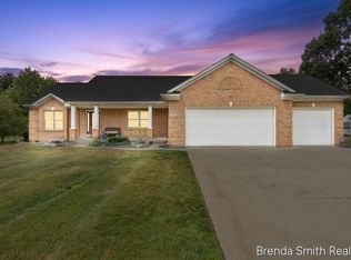 12189 White Pine Dr, Allendale, MI 49401