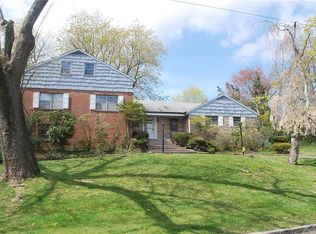 16 Normandy Ln, Scarsdale, NY 10583