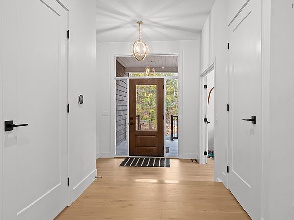 4th image of 38 Acorn Dr