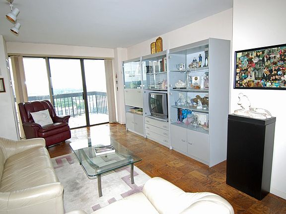 3rd image of 27010 Grand Central Pkwy APT 30D