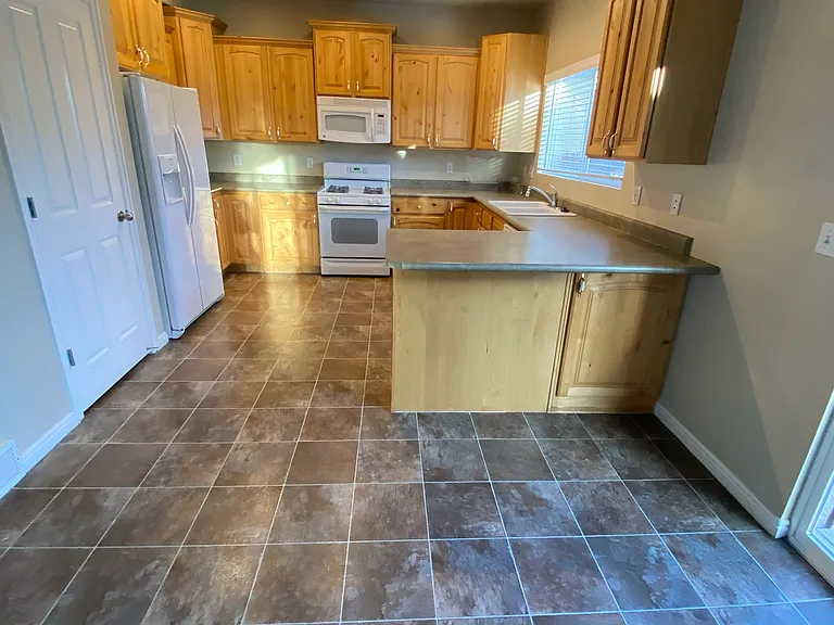 466 E Apple Grove Ln — Photo 4