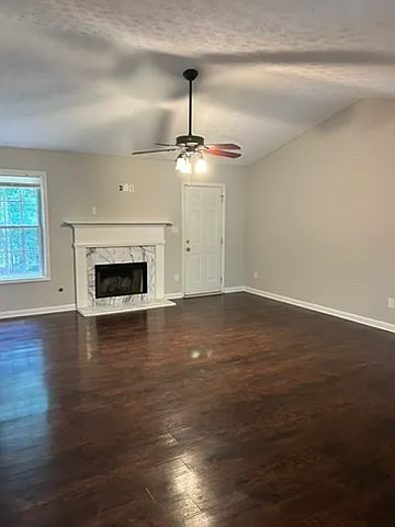 1010 Grace Dr — Photo 3