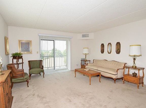 3rd image of 1 Bloomingdale Pl APT 418