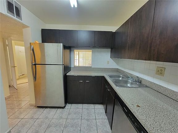 2nd image of 8060 Colony Cir N APT 201