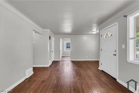 15902 Maplewood Ave — Photo 6