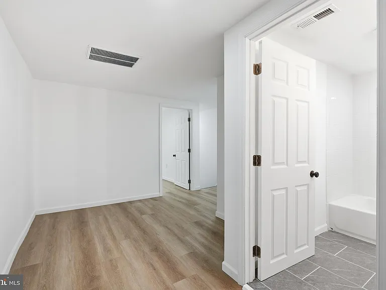 227 W Ferry Rd — Photo 29