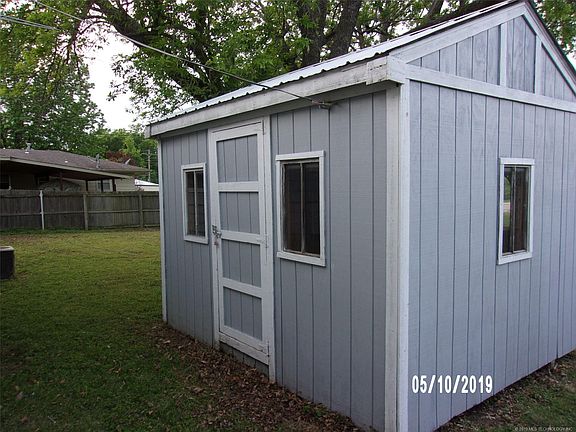 2nd image of 924 W Shawnee Ct