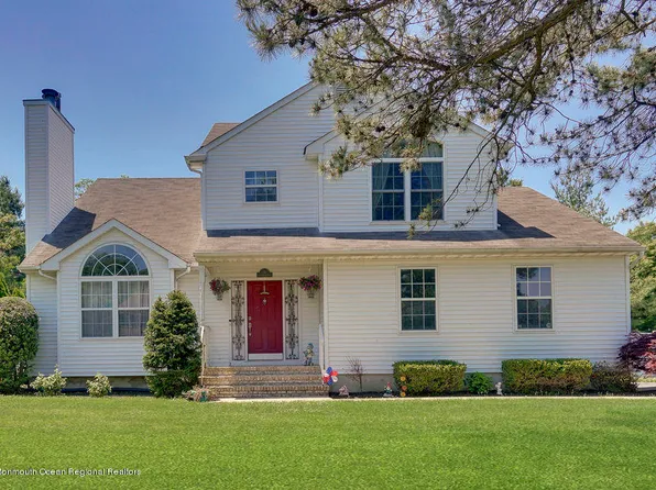 10 Georgetown Dr, Eatontown, NJ 07724
