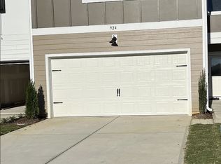 924 Clearhaven Ln, Fuquay Varina, NC 27526