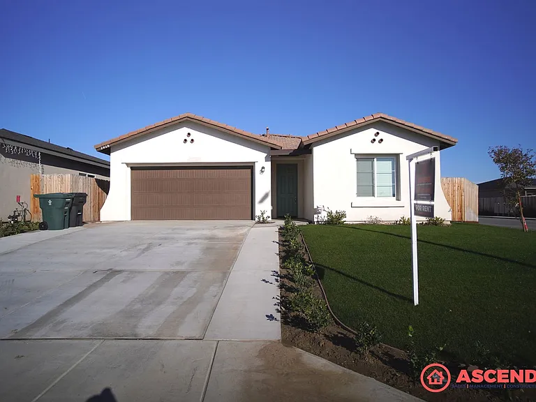 1018 Warwickshire Ave — Photo 2
