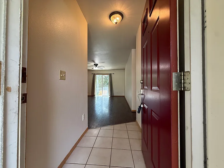 1453 S Lone Pine Ave — Photo 3